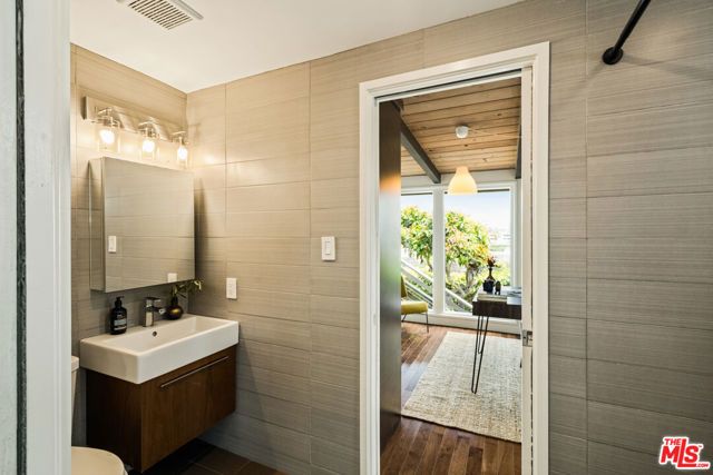 7406 Earldom Avenue, Playa Del Rey (los Angeles), CA 90293