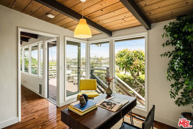 7406 Earldom Avenue, Playa Del Rey (los Angeles), CA 90293