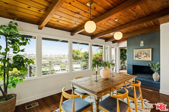 7406 Earldom Avenue, Playa Del Rey (los Angeles), CA 90293
