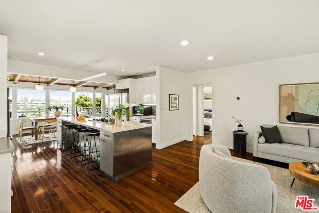 7406 Earldom Avenue, Playa Del Rey (los Angeles), CA 90293