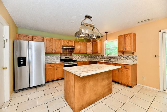 1252 Jasmine Drive, Greenfield, IN 46140