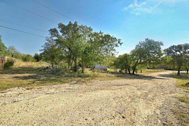 351 Oak MDWS, San Marcos, TX 78666