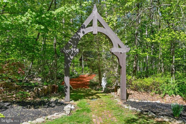 2323 SAINT PETERS RD, Pottstown, PA 19465