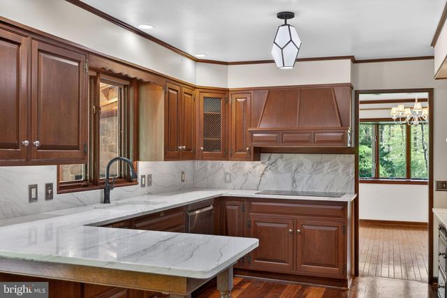 2323 SAINT PETERS RD, Pottstown, PA 19465
