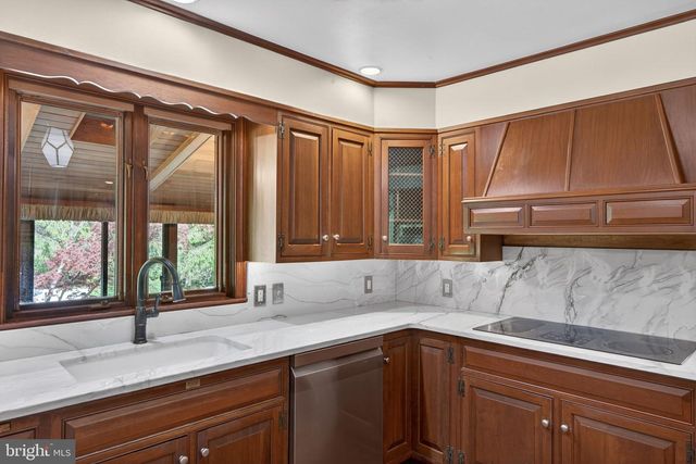 2323 SAINT PETERS RD, Pottstown, PA 19465