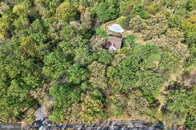 2323 SAINT PETERS RD, Pottstown, PA 19465