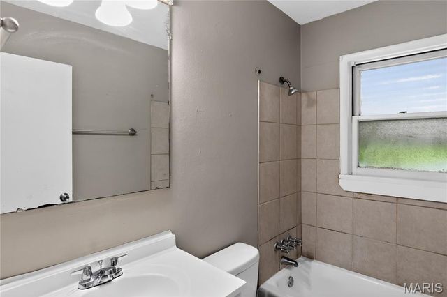 9466 Adler Avenue, St Louis, MO 63137
