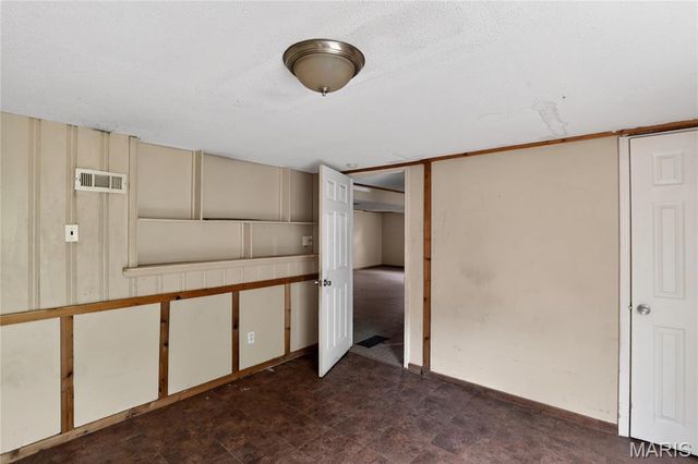 9466 Adler Avenue, St Louis, MO 63137