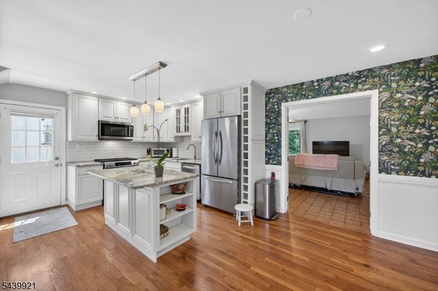 109 Carlson Pkwy, Cedar Grove Twp., NJ 07009