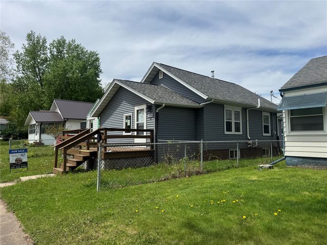 1056 H Avenue NW, Cedar Rapids, IA 52405