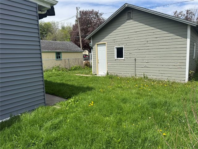 1056 H Avenue NW, Cedar Rapids, IA 52405