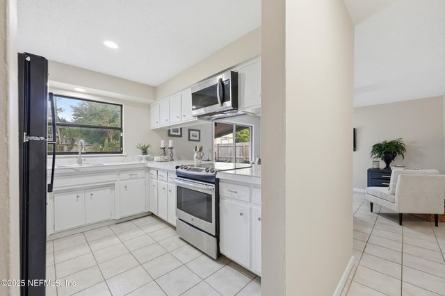 521 CLERMONT Avenue S, Orange Park, FL 32073