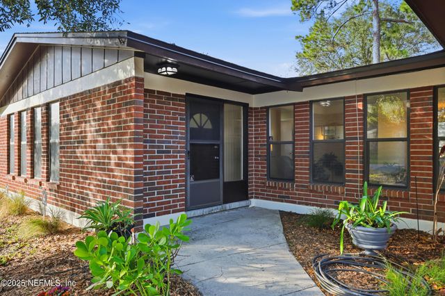 521 CLERMONT Avenue S, Orange Park, FL 32073