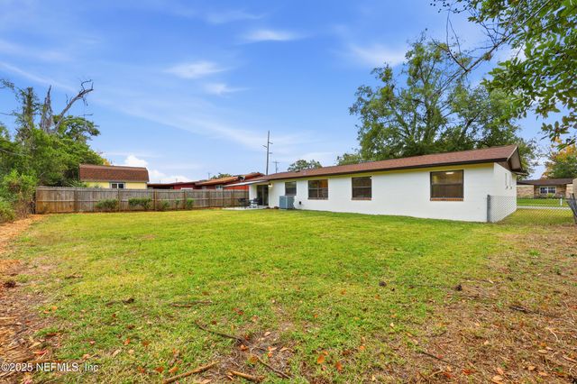 521 CLERMONT Avenue S, Orange Park, FL 32073