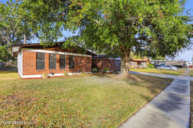 521 CLERMONT Avenue S, Orange Park, FL 32073