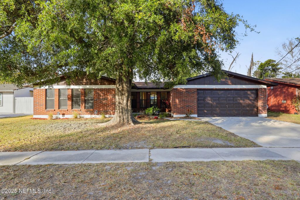 521 CLERMONT Avenue S, Orange Park, FL 32073