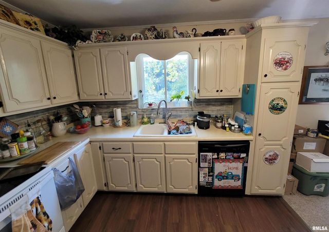 1133 W Boone Street, Salem, IL 62881