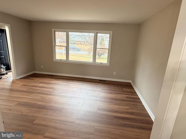 537 BUTTERNUT DR, Fredericksburg, VA 22408