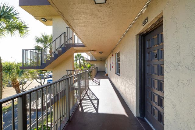 3121 NW 47th Terrace 315, Lauderdale Lakes, FL 33319