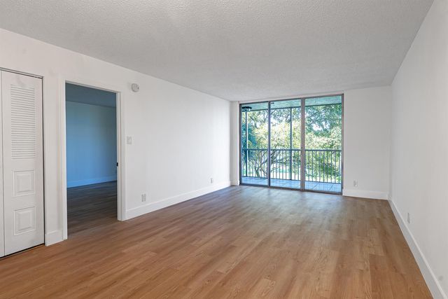3121 NW 47th Terrace 315, Lauderdale Lakes, FL 33319