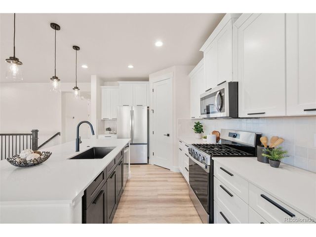 16364 Columbine St, Thornton, CO 80602