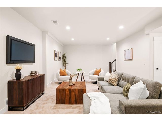 16364 Columbine St, Thornton, CO 80602
