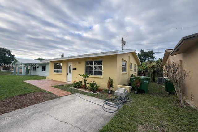 2609 NW 54th St, Tamarac, FL 33309