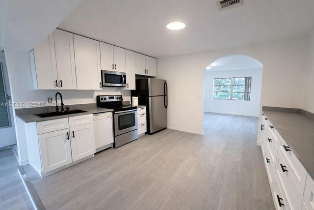 2609 NW 54th St, Tamarac, FL 33309