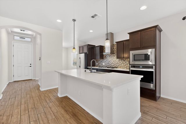 294 Adeline Avenue SW, Los Lunas, NM 87031