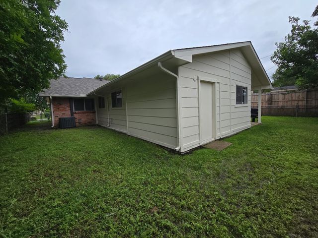 614 W Grenoble Drive, Grand Prairie, TX 75052