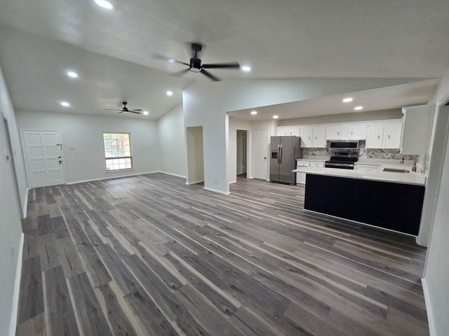 614 W Grenoble Drive, Grand Prairie, TX 75052