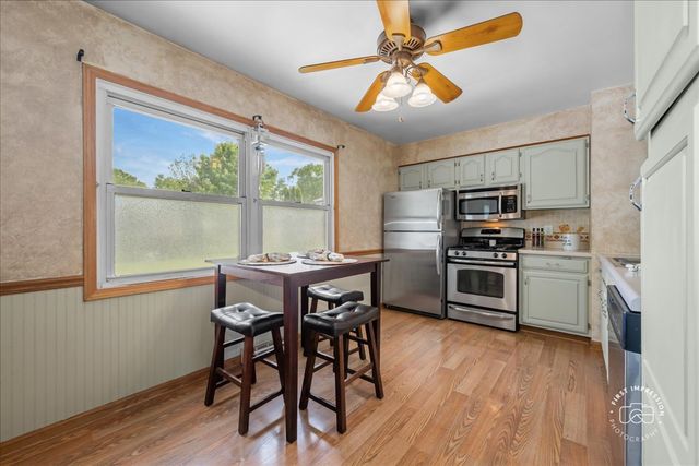 184 Locust Street, South Elgin, IL 60177