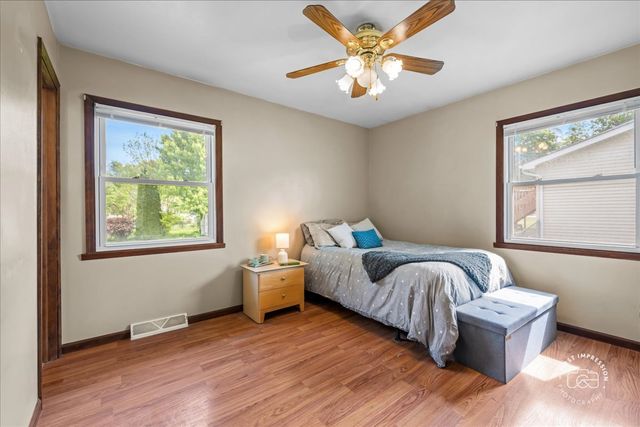 184 Locust Street, South Elgin, IL 60177