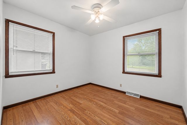 184 Locust Street, South Elgin, IL 60177