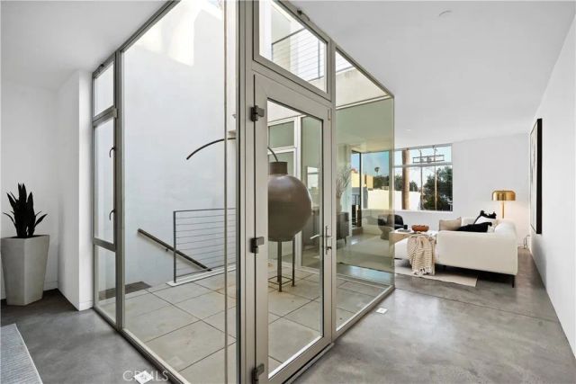 1121 Abbot Kinney, Venice, CA 90291