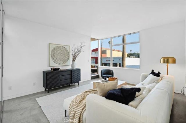 1121 Abbot Kinney, Venice, CA 90291