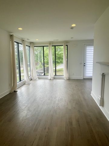 233 Riverside Dr, Nashville, TN 37206