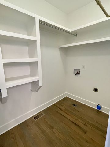 233 Riverside Dr, Nashville, TN 37206