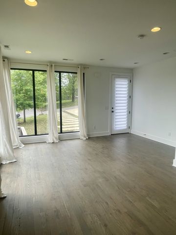 233 Riverside Dr, Nashville, TN 37206