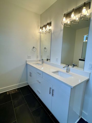 233 Riverside Dr, Nashville, TN 37206