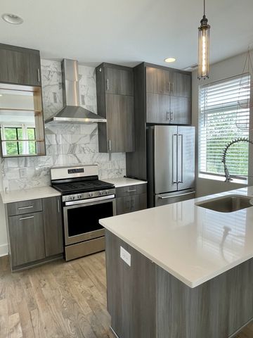 233 Riverside Dr, Nashville, TN 37206