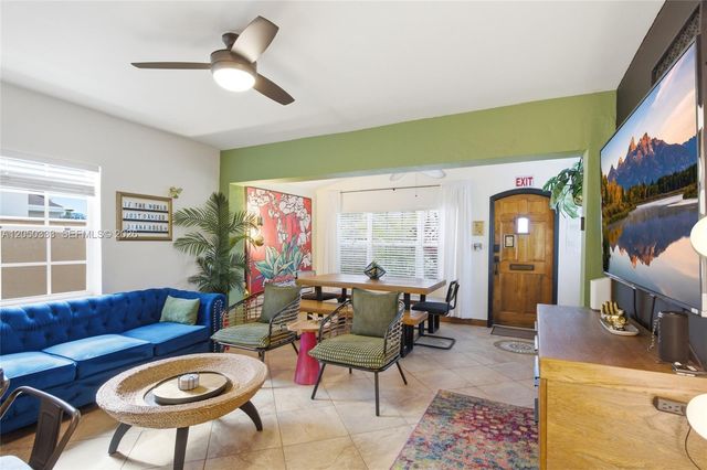 2538 Liberty St, Hollywood, FL 33020
