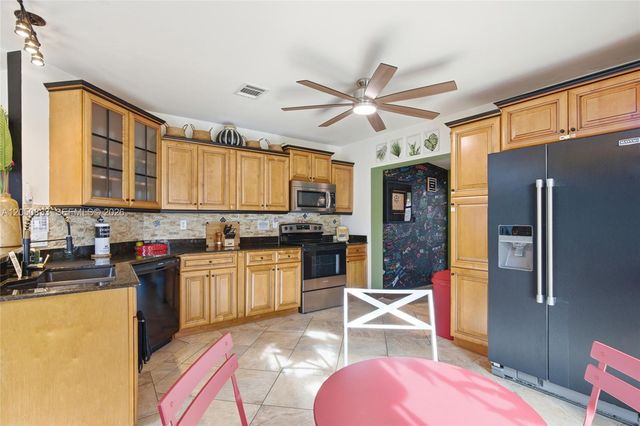 2538 Liberty St, Hollywood, FL 33020