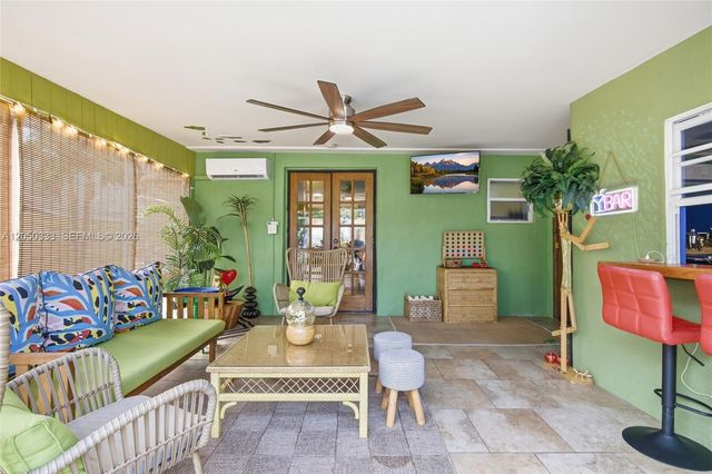 2538 Liberty St, Hollywood, FL 33020