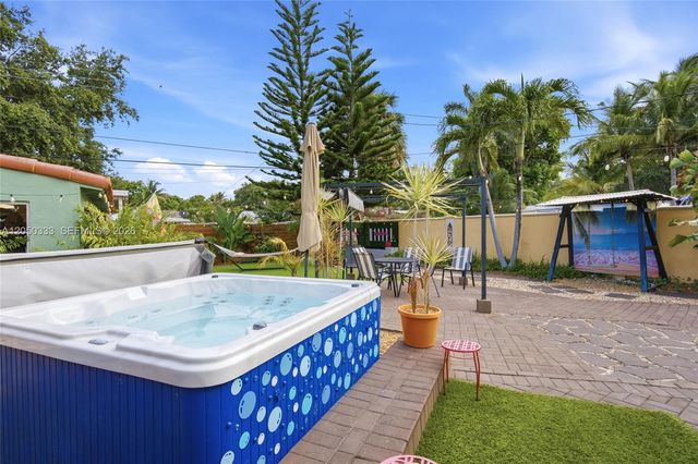 2538 Liberty St, Hollywood, FL 33020