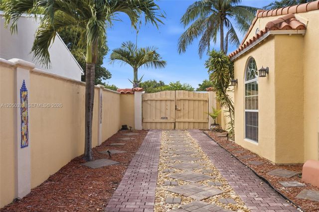 2538 Liberty St, Hollywood, FL 33020