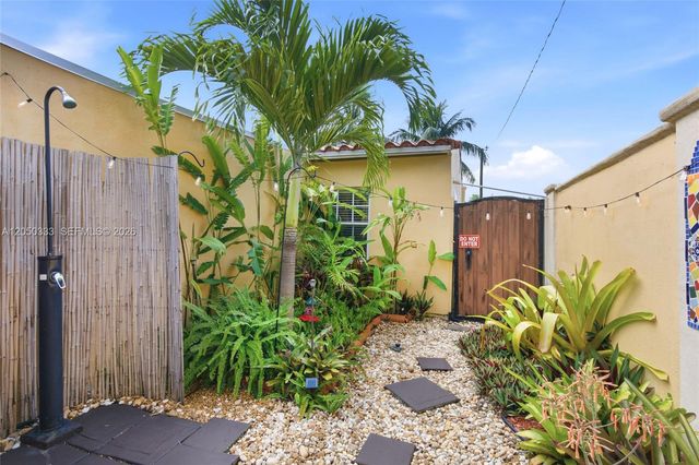 2538 Liberty St, Hollywood, FL 33020
