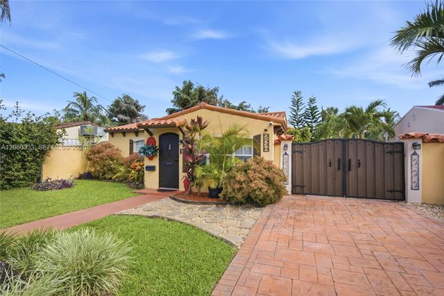 2538 Liberty St, Hollywood, FL 33020