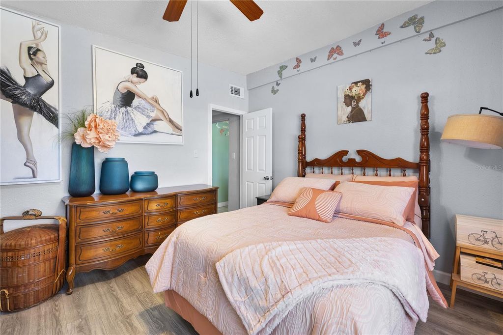 Image 12 of property listing at 1401 WILTON AVENUE, Orlando, FL 32805