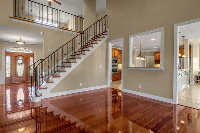 108 Stirling Lane, Versailles, KY 40383